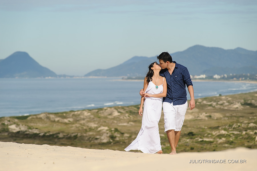 ensaio de casal na praia, fotos de noivos na joaquina, julio trindade