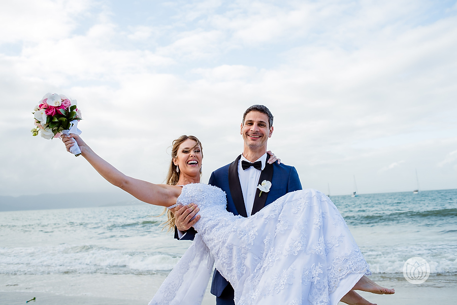 lindo casamento ao ar livre de frente para o mar na pousada dos sonhos em florianópolis (28)