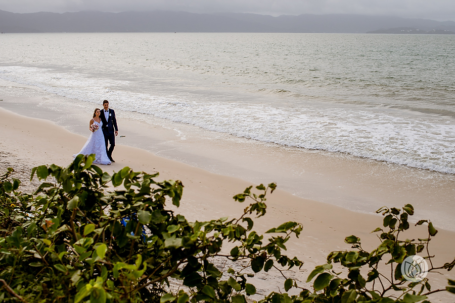 lindo casamento ao ar livre de frente para o mar na pousada dos sonhos em florianópolis (21)