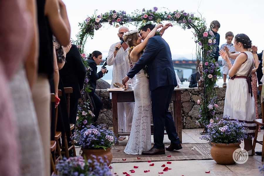 linda cerimônia de casamento boho chic realizada em Florianópolis no Pier 54 (33)