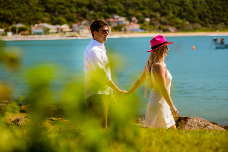 ensaio de casal na praia da armação em florianópolis por julio trindade fotografia de casamentos (25)