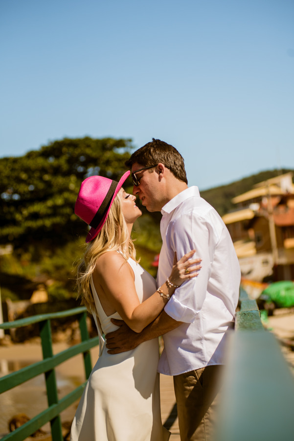 ensaio de casal na praia da armação em florianópolis por julio trindade fotografia de casamentos (24)