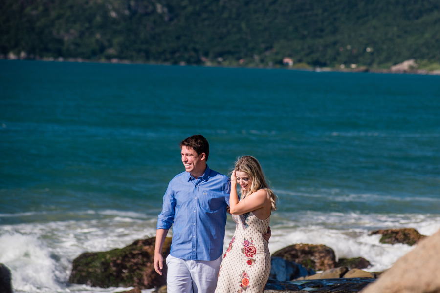 ensaio de casal na praia da armação em florianópolis por julio trindade fotografia de casamentos (2)