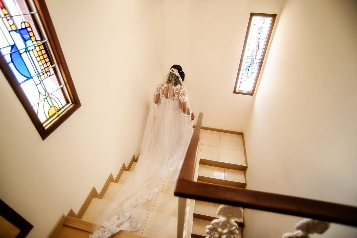 noiva maravilhosa, vestido com véu da Mary Kuhn Alta Costura a casar em Florianópolis