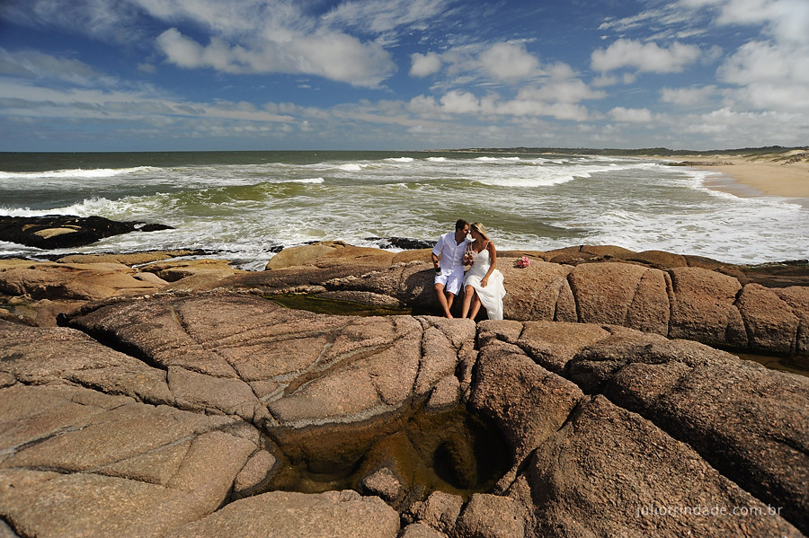 julio trindade, ensaios fotográficos de casais, casal no uruguai, fotos de casal na praia