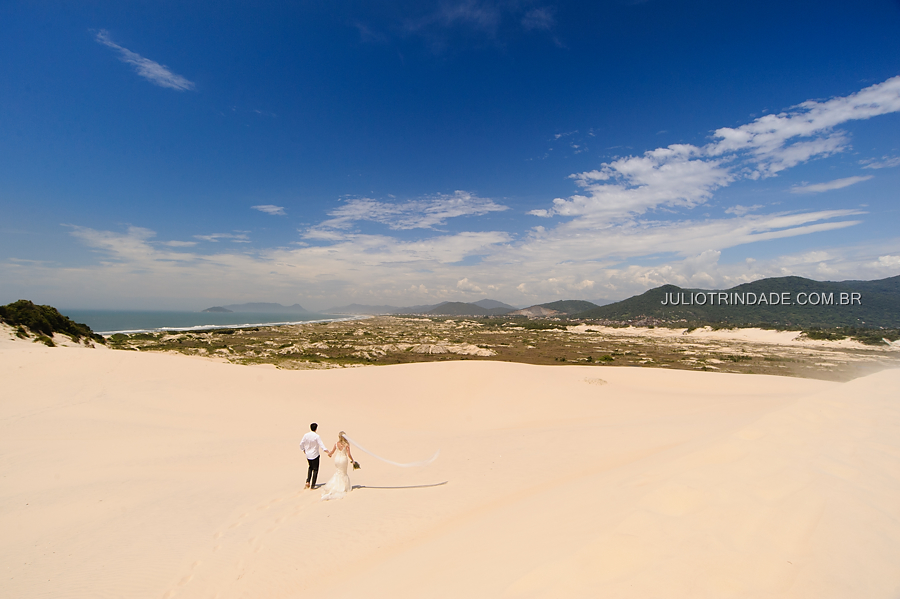 ensaio-fotográfico-de-casal-na-praia-juliotrindade (25)
