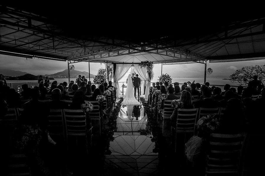 casamento com vista para o mar no terraço cacupé em florianópolis por julio trindade fotografia de casamento