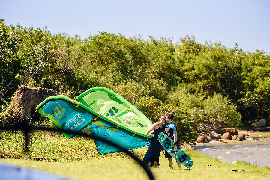 ensaio de casal em florianópolis, casal kite surf lagoa da conceição, julio trindade fotografia de casais (31)