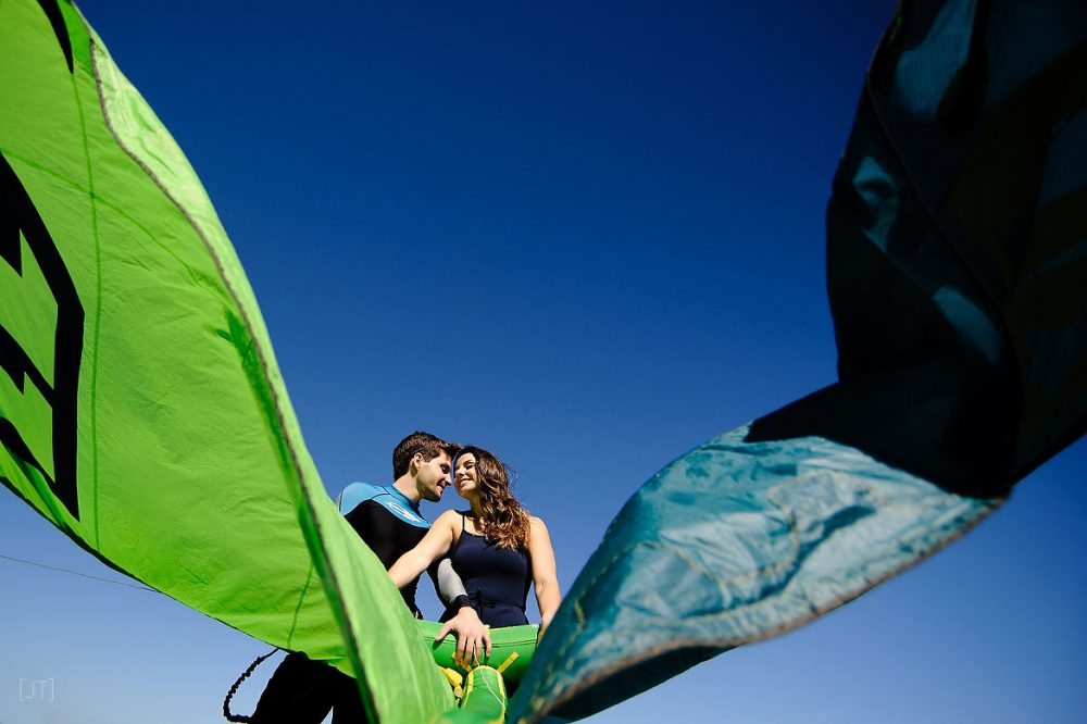 ensaio de casal em florianópolis, casal kite surf lagoa da conceição, julio trindade fotografia de casais