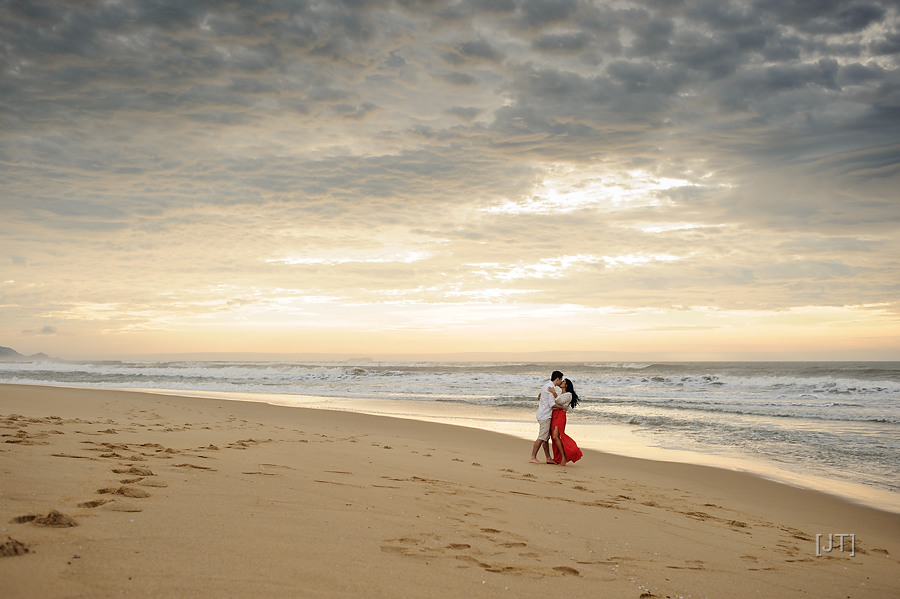 ensaio de casal florianópolis, casal na praia campeche, pre wedding, julio trindade, fotos de casal na costa da lagoa florianópolis (17)