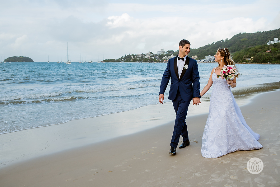 lindo casamento ao ar livre de frente para o mar na pousada dos sonhos em florianópolis (25)