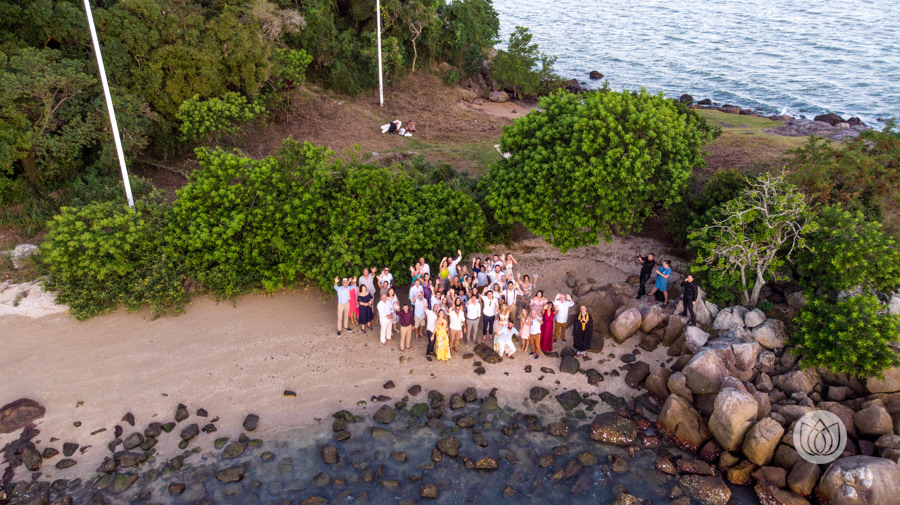 linda cerimônia de casamento budista ao ar livre na praia em florianópolis (107)