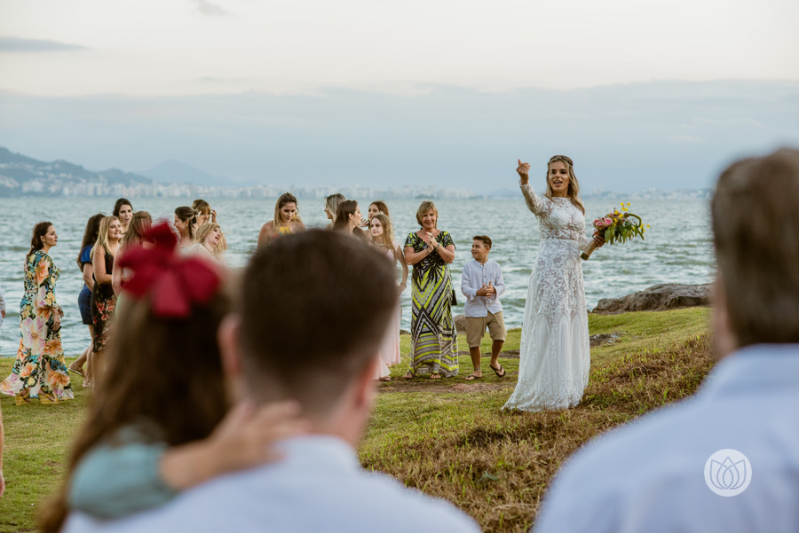 linda cerimônia de casamento budista ao ar livre na praia em florianópolis (79)