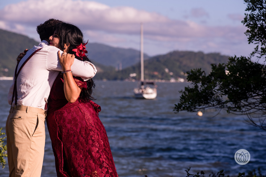 linda cerimônia de casamento budista ao ar livre na praia em florianópolis (22)
