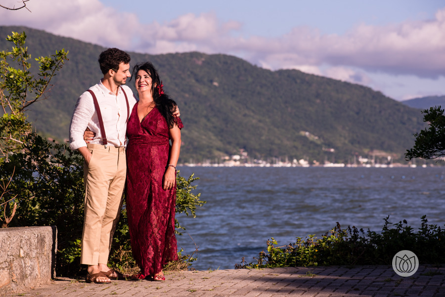 linda cerimônia de casamento budista ao ar livre na praia em florianópolis (20)