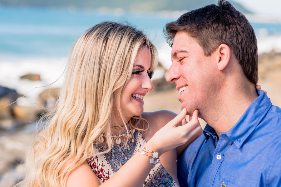 ensaio de casal na praia da armação em florianópolis por julio trindade fotografia de casamentos (7)