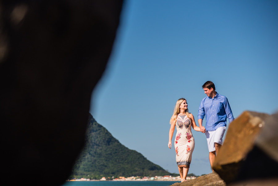 ensaio de casal na praia da armação em florianópolis por julio trindade fotografia de casamentos (3)